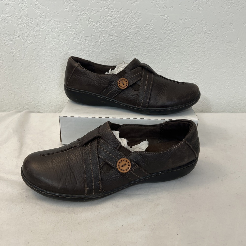 Clarks Womens Loafers Sz 9.5 Brown Leather Button Cora Poppy Comfort Slip On - Picture 1 of 8